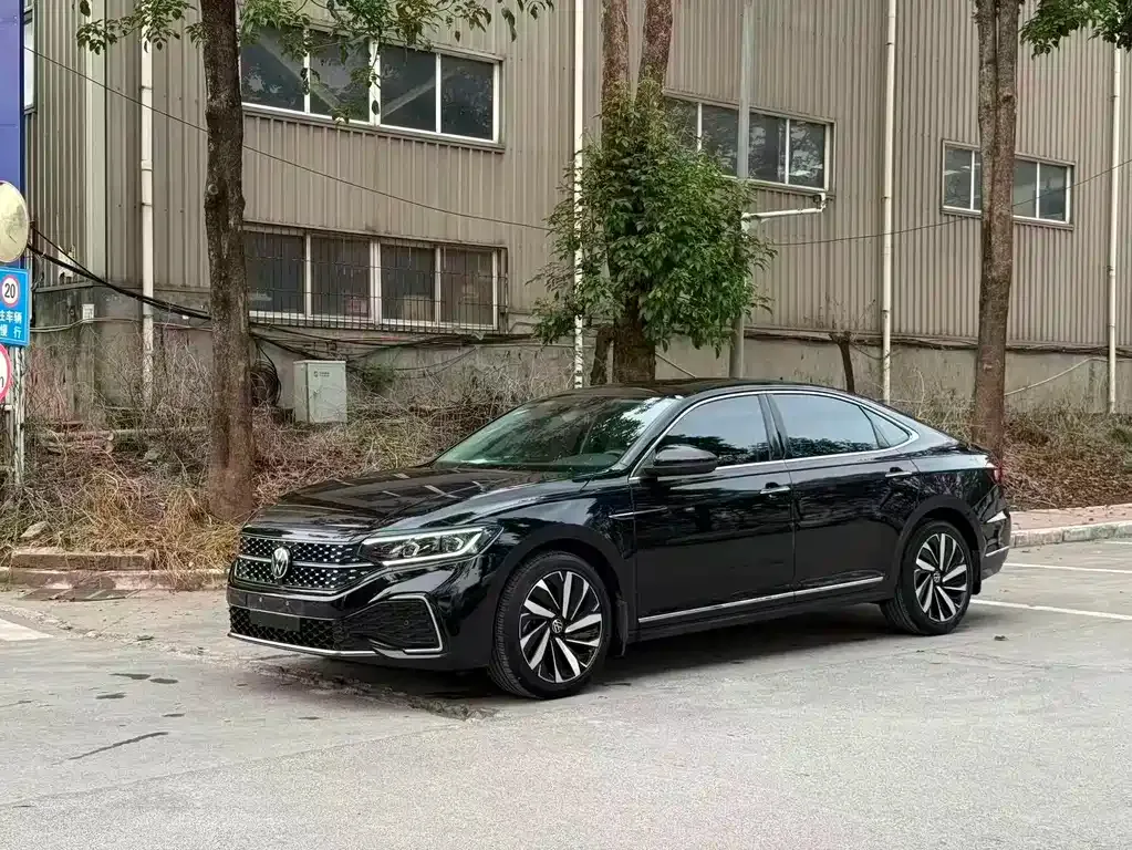 Volkswagen Passat — фото 1