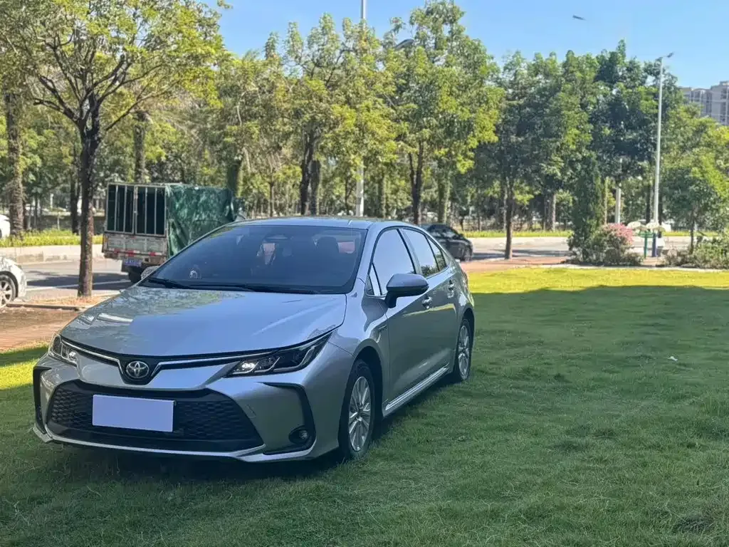 Toyota Corolla — фото 1