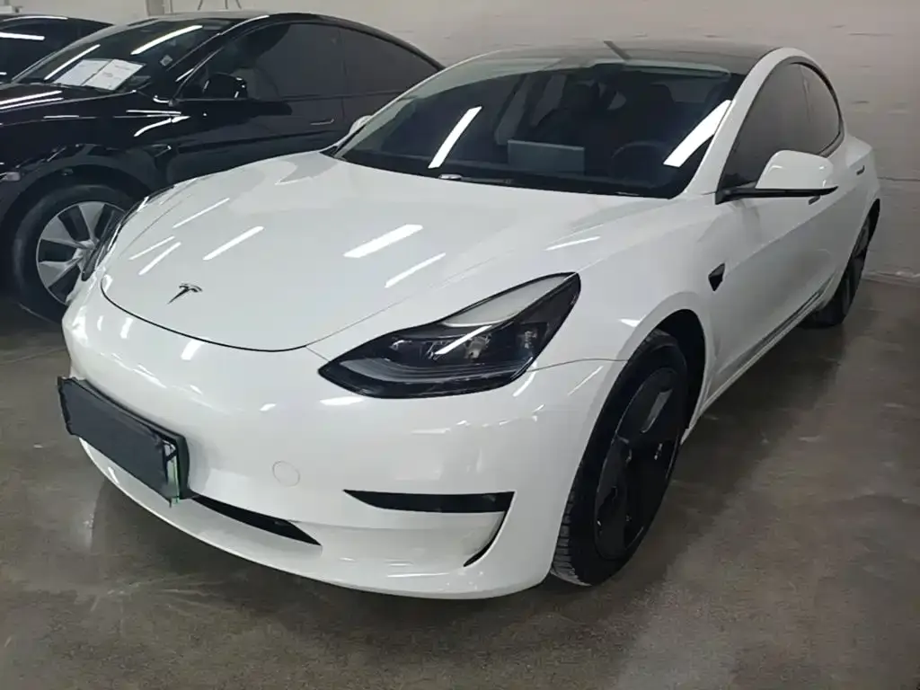 Tesla Model 3 — фото 1