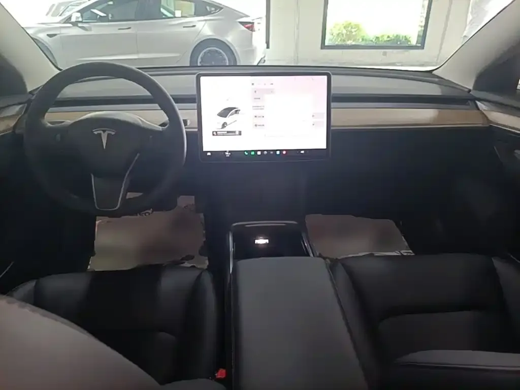 Tesla Model 3 — фото 9