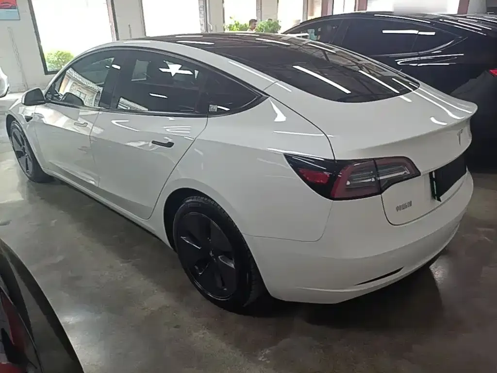 Tesla Model 3 — фото 3