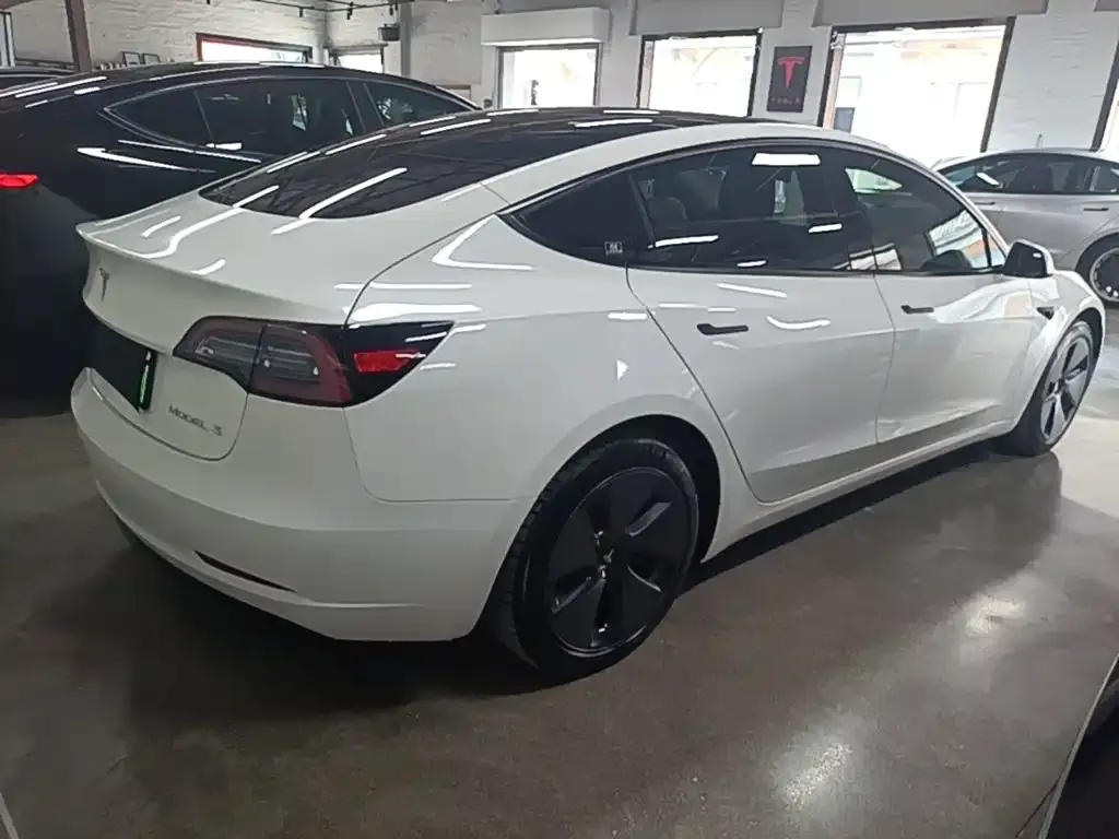 Tesla Model 3 — фото 6