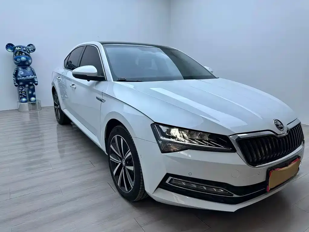 Skoda Superb — фото 3