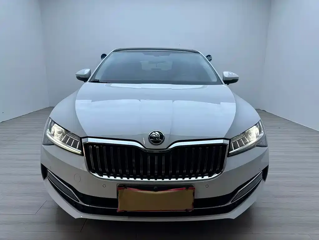 Skoda Superb — фото 7