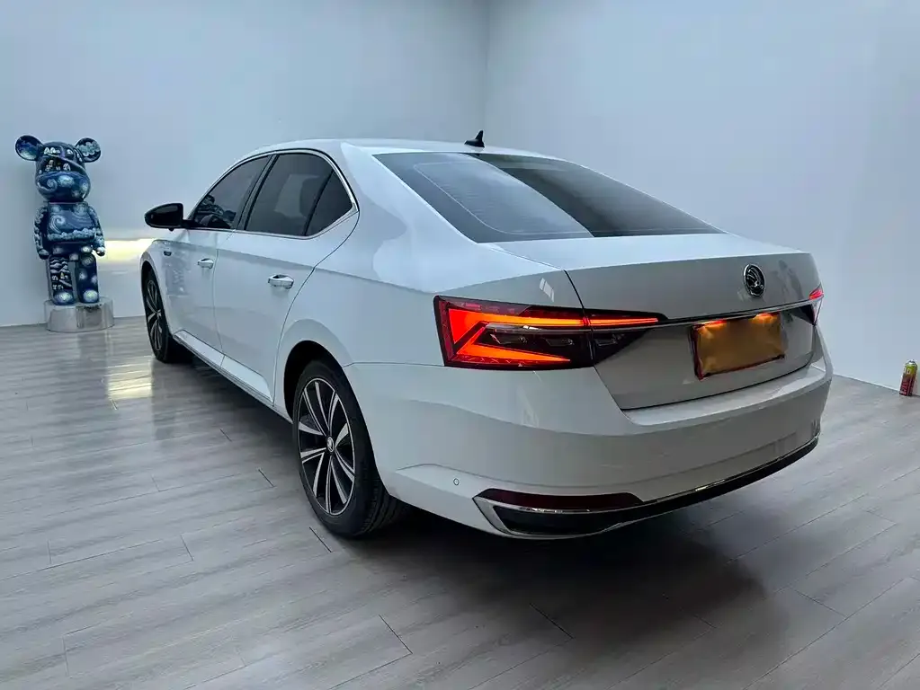 Skoda Superb — фото 2