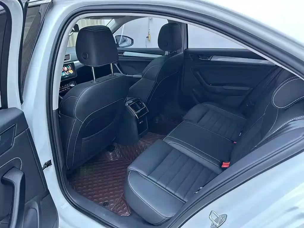 Skoda Superb — фото 9