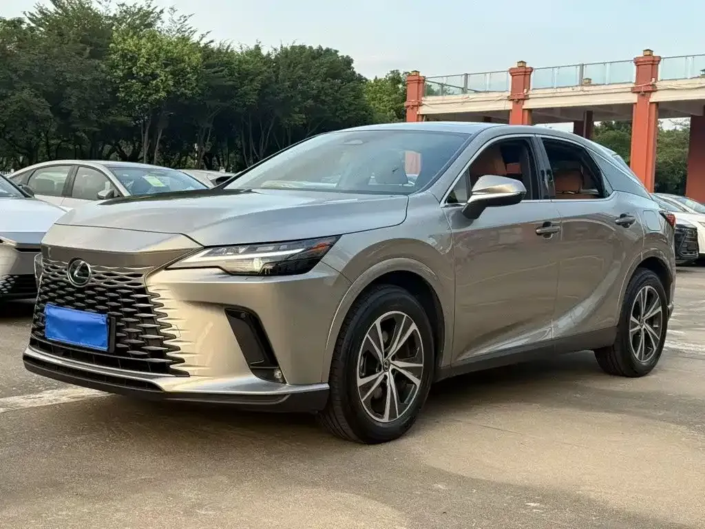 Lexus RX — фото 1