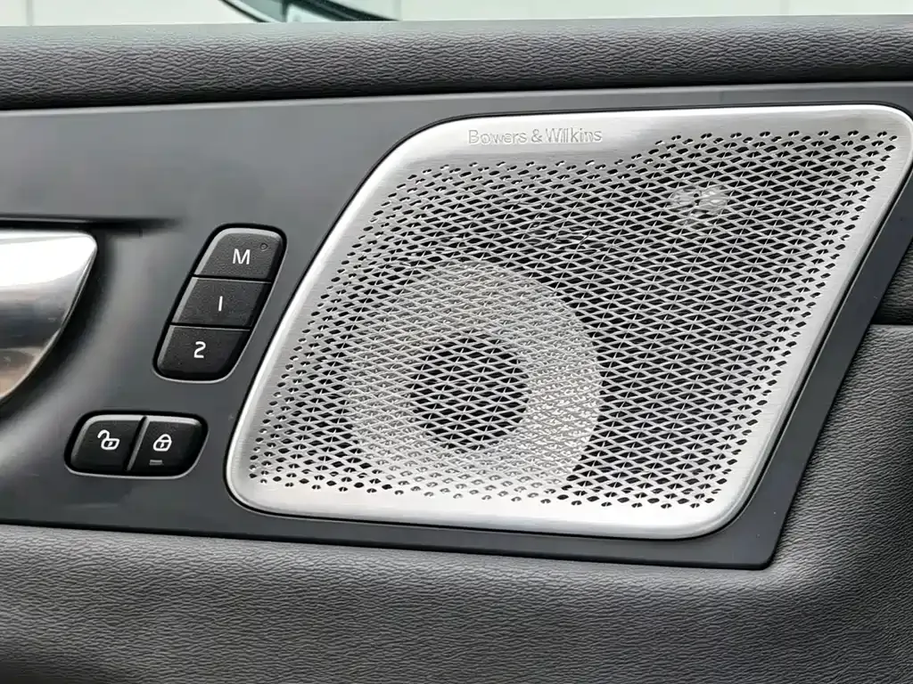 Volvo XC60 — фото 9