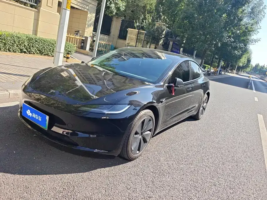 Tesla Model 3 — фото 1