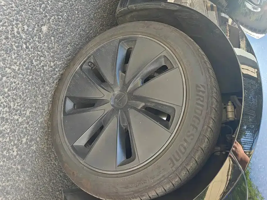 Tesla Model 3 — фото 4