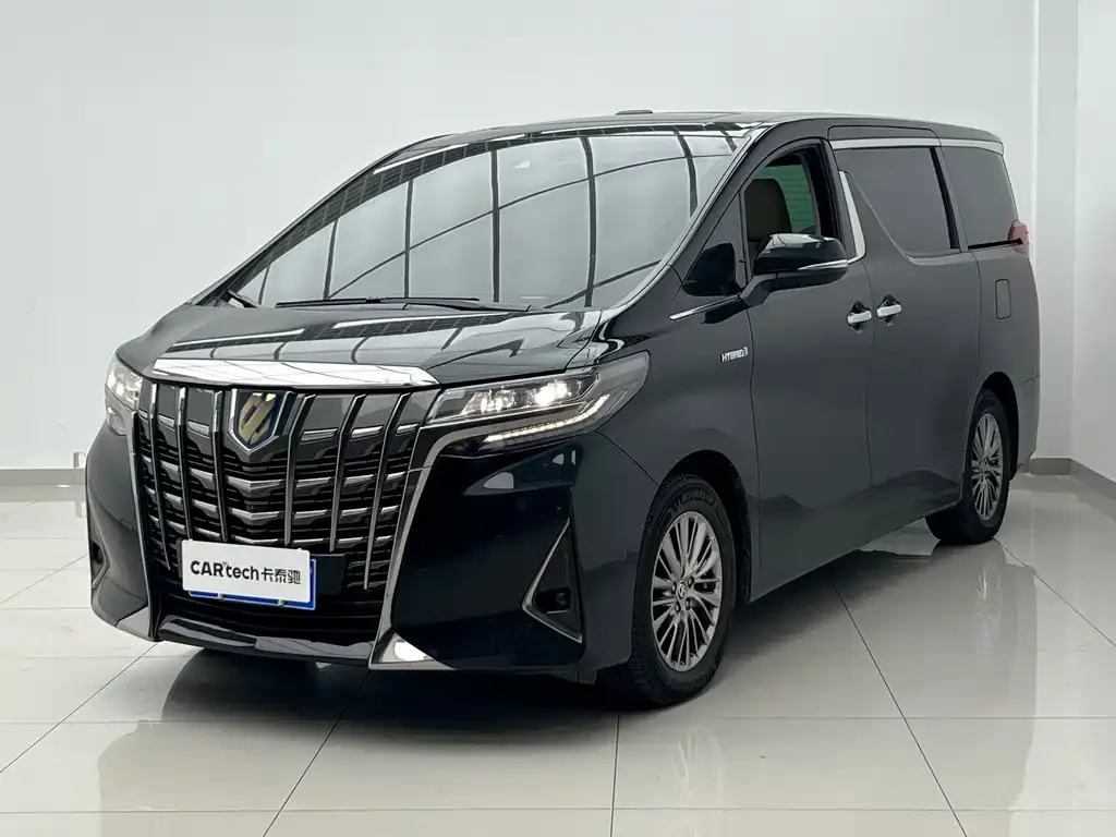 Toyota Alphard — фото 1
