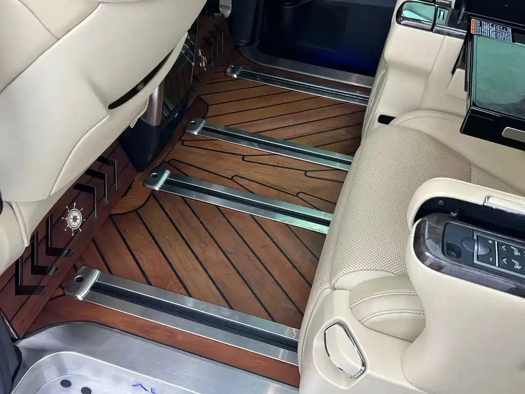 Toyota Alphard — фото 8