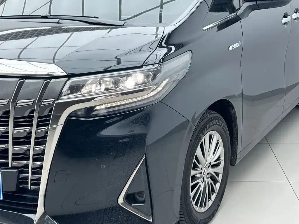 Toyota Alphard — фото 4