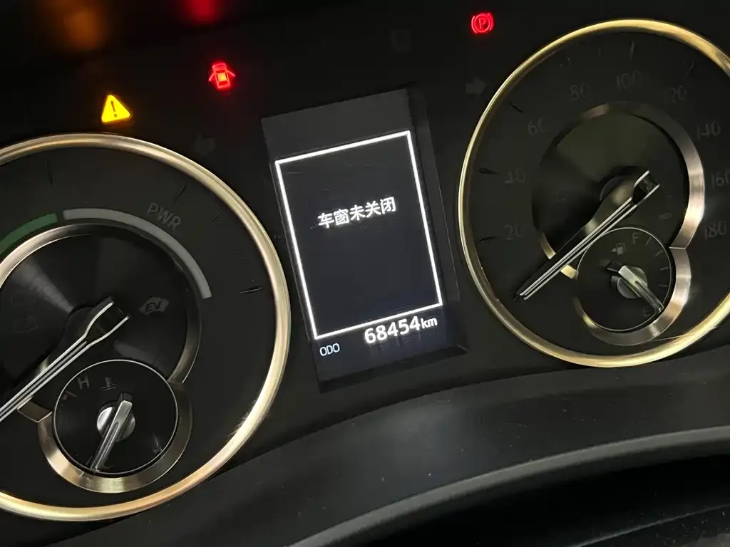 Toyota Alphard — фото 2
