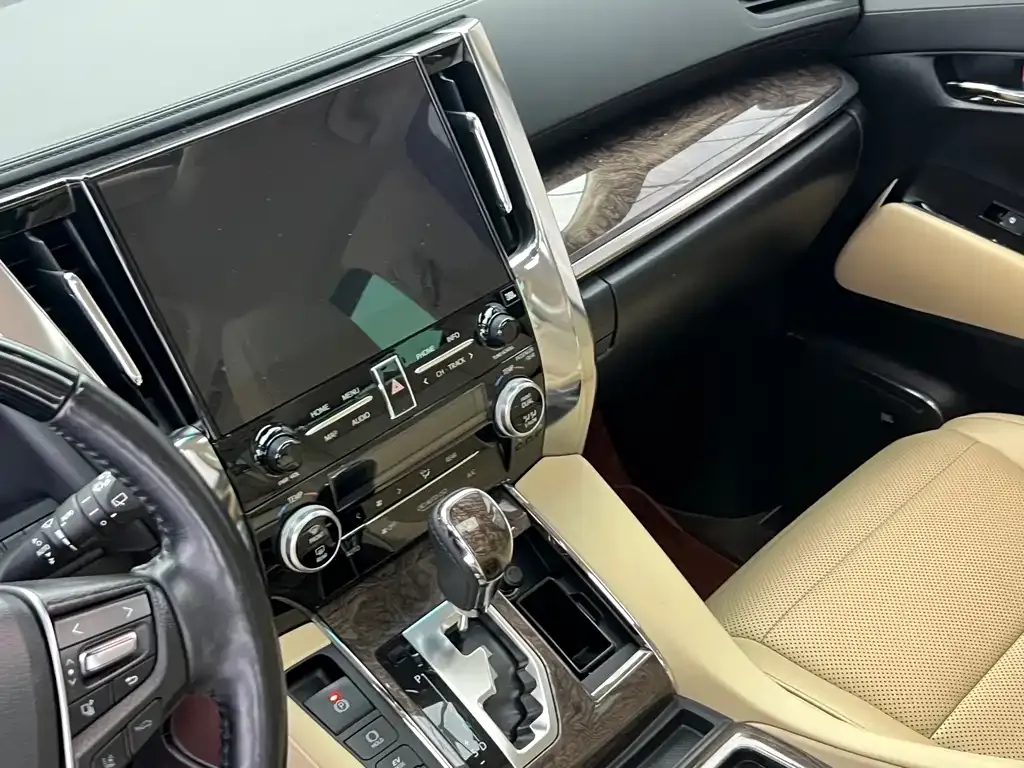 Toyota Alphard — фото 7