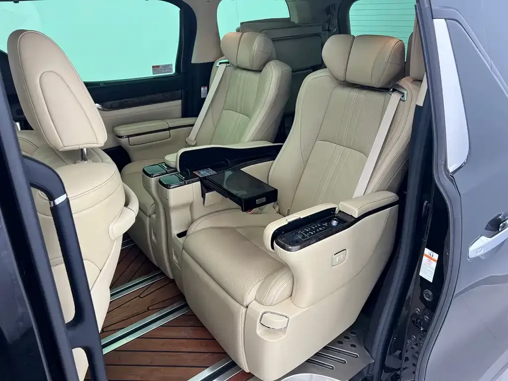 Toyota Alphard — фото 3
