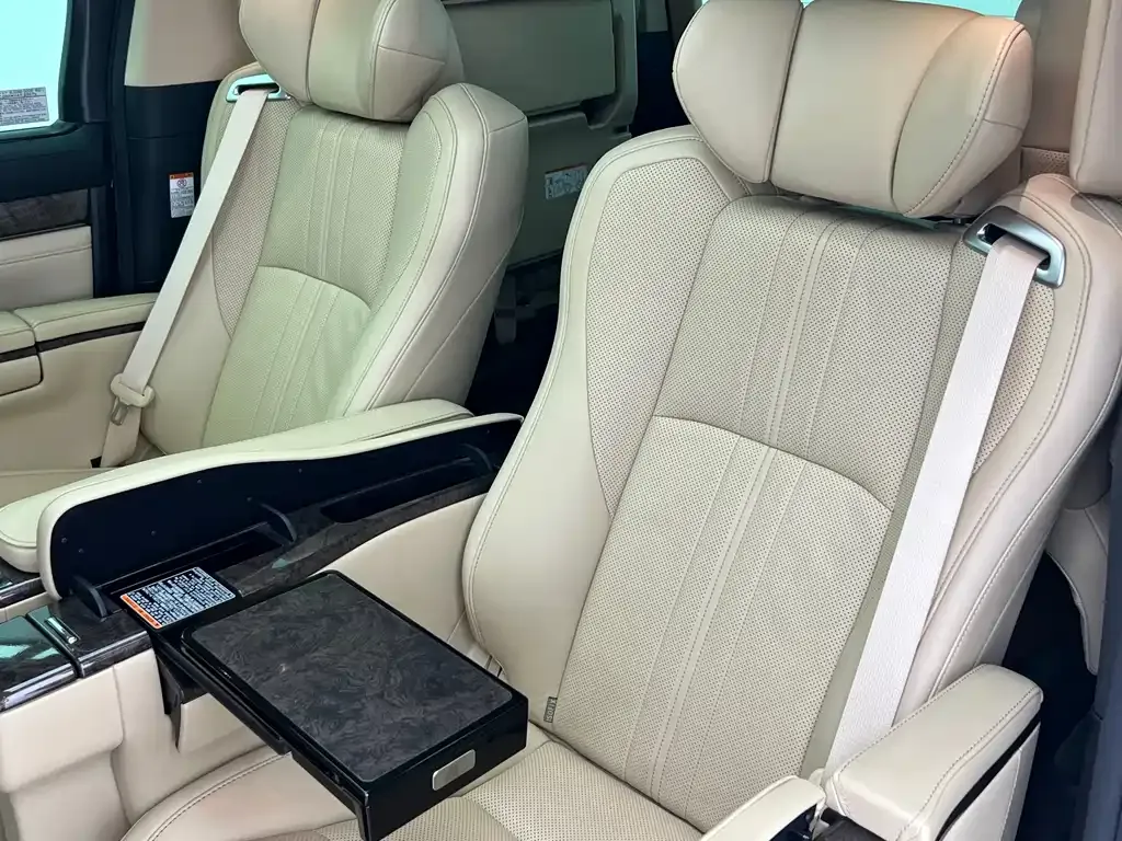 Toyota Alphard — фото 10