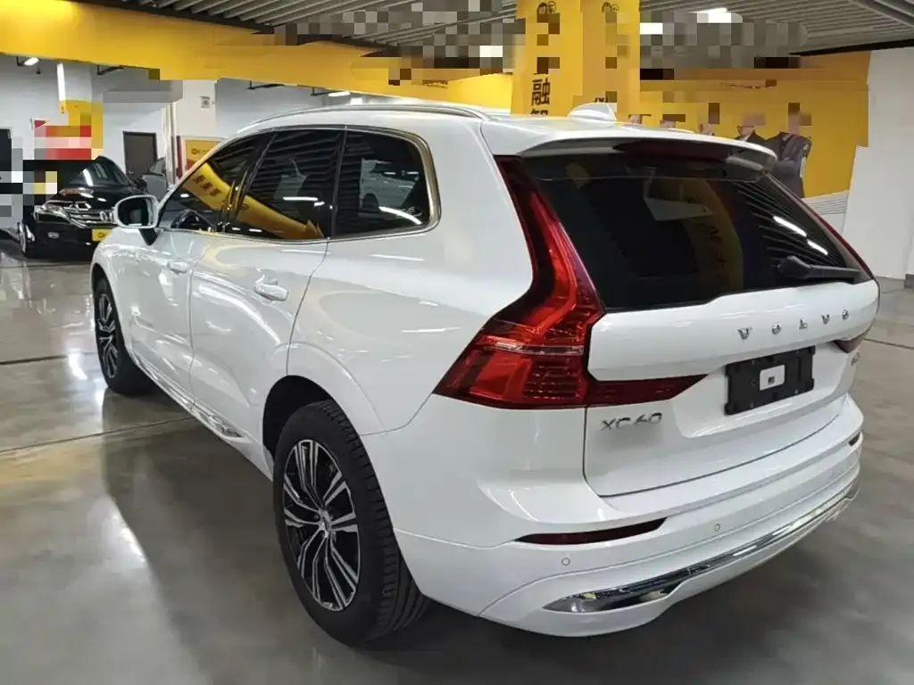 Volvo XC60 — фото 7