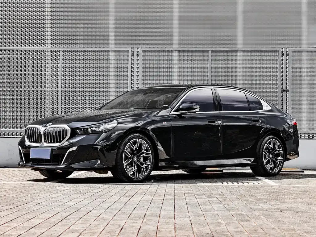 BMW 5 Series — фото 1