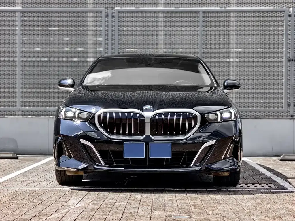 BMW 5 Series — фото 6
