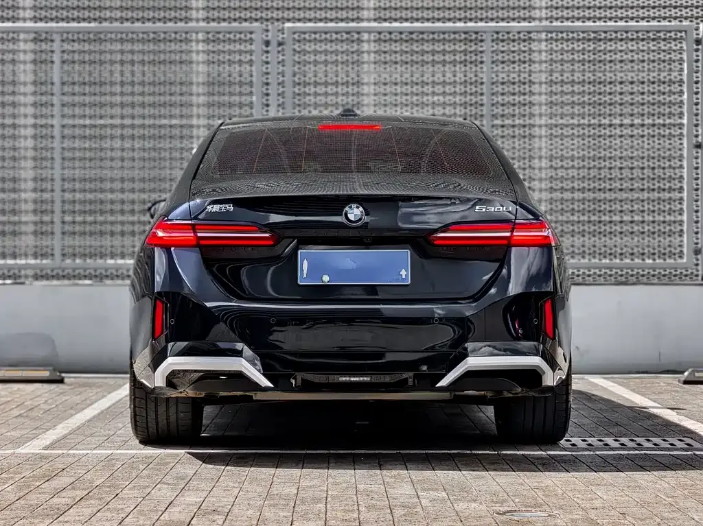 BMW 5 Series — фото 4