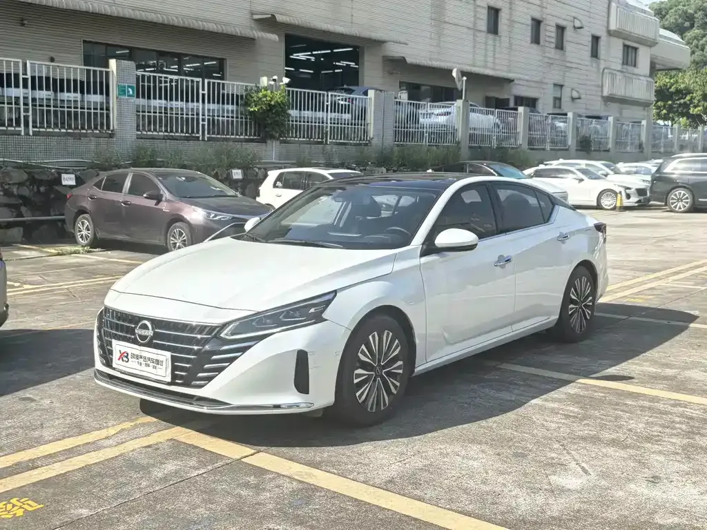 Nissan Teana — фото 1