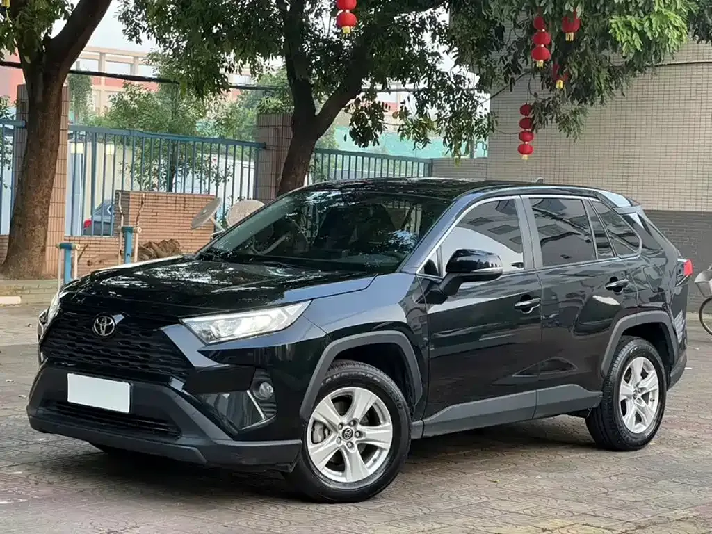 Toyota RAV4 — фото 6