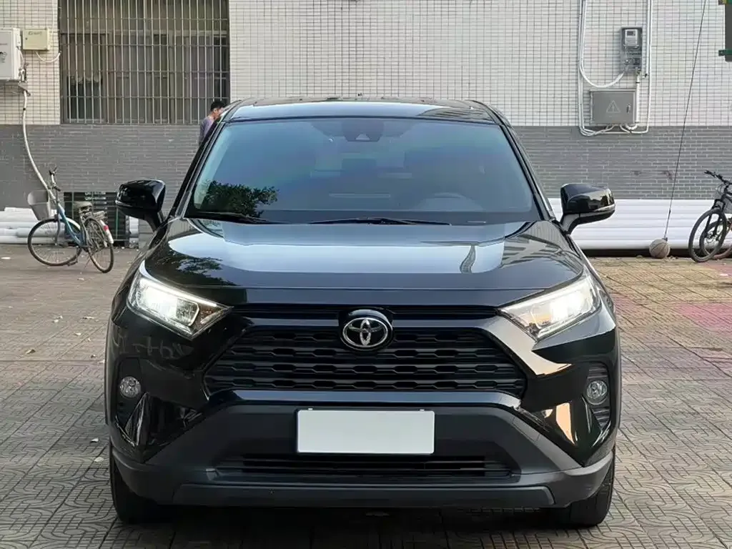 Toyota RAV4 — фото 4