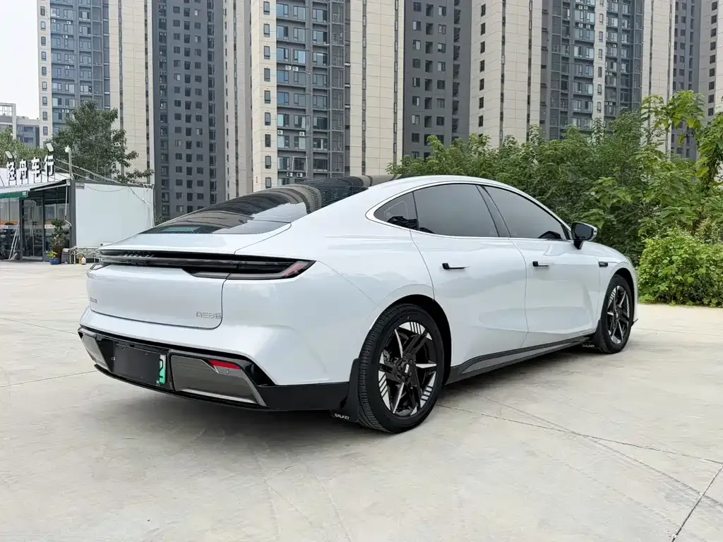 Geely Galaxy E8 — фото 6