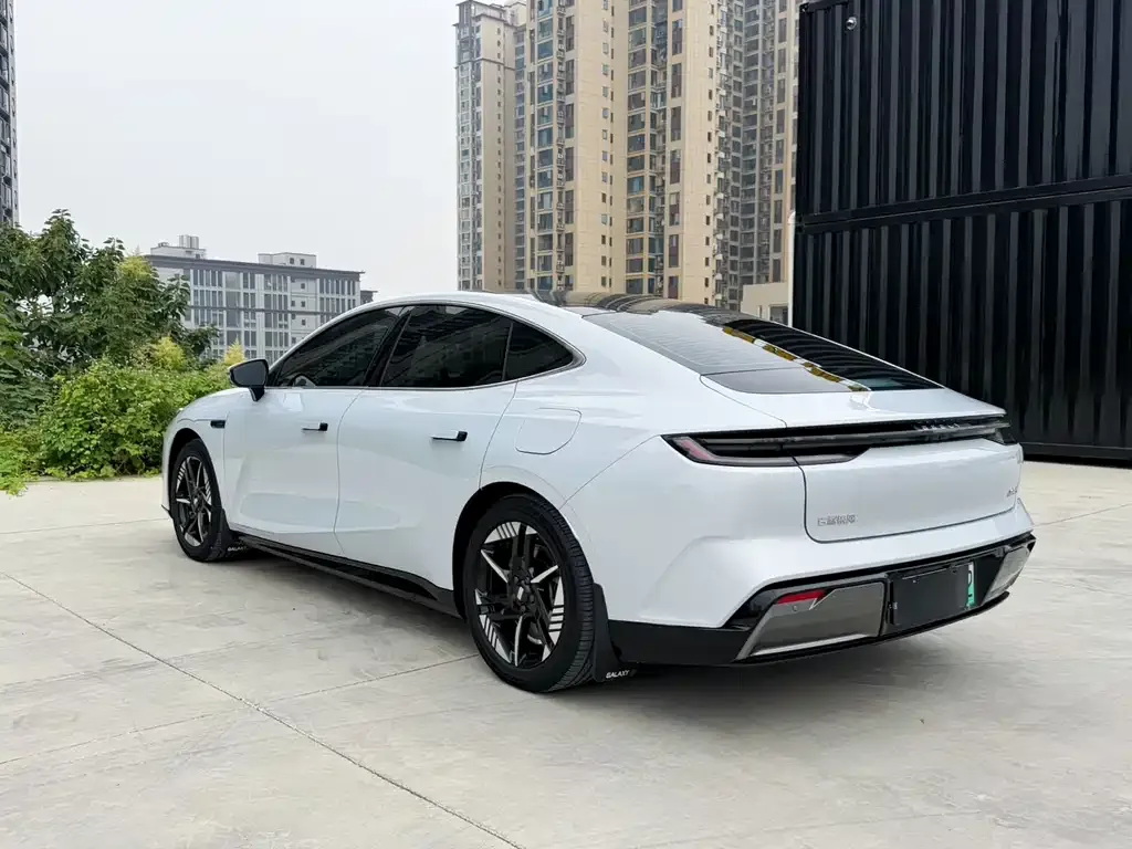 Geely Galaxy E8 — фото 2