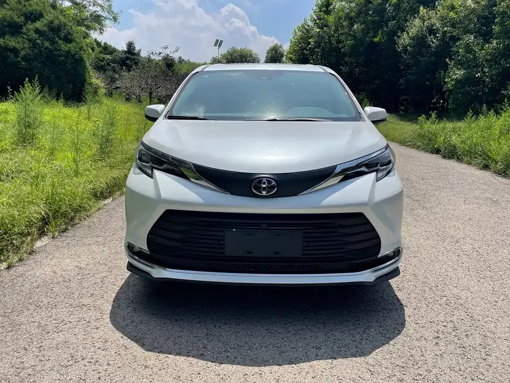 Toyota Sienna — фото 6