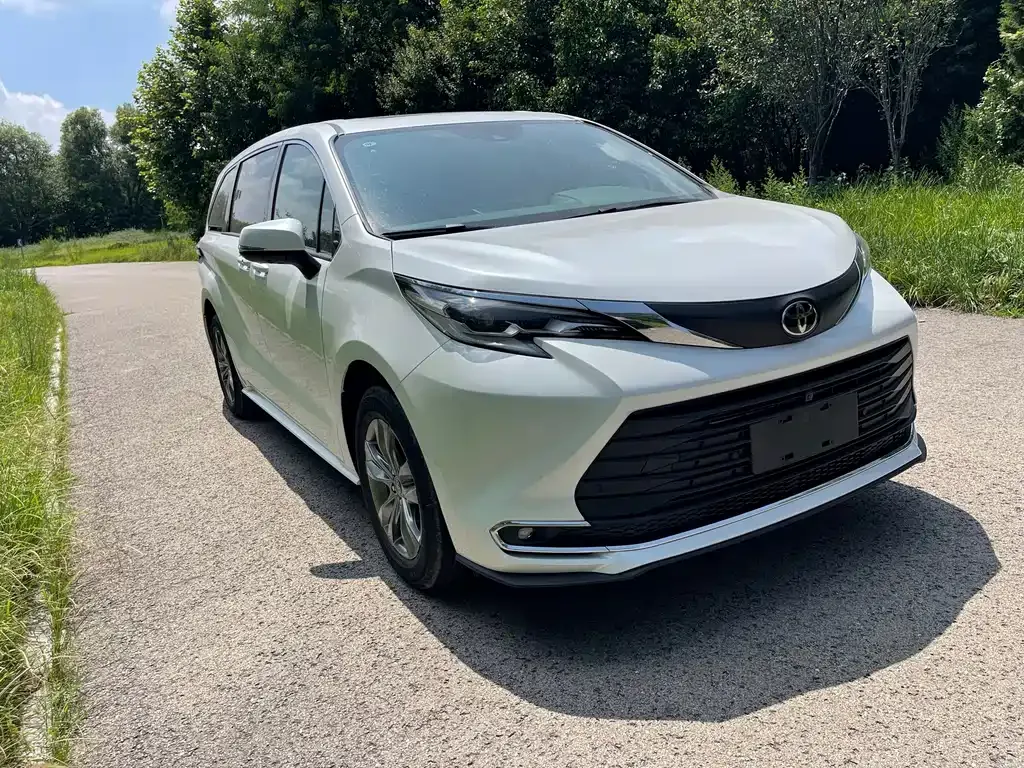 Toyota Sienna — фото 9