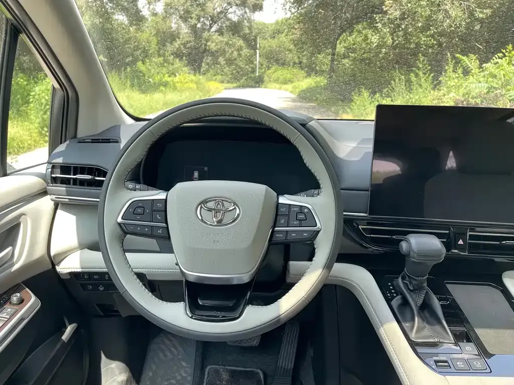 Toyota Sienna — фото 4