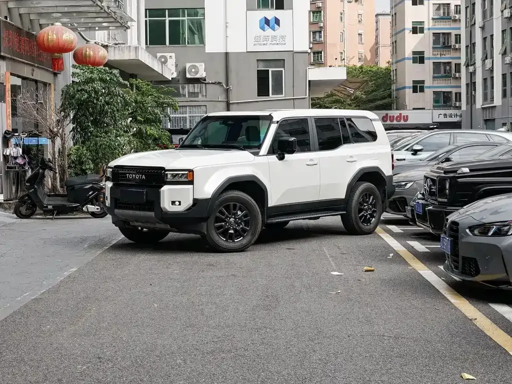 Toyota Prado — фото 1