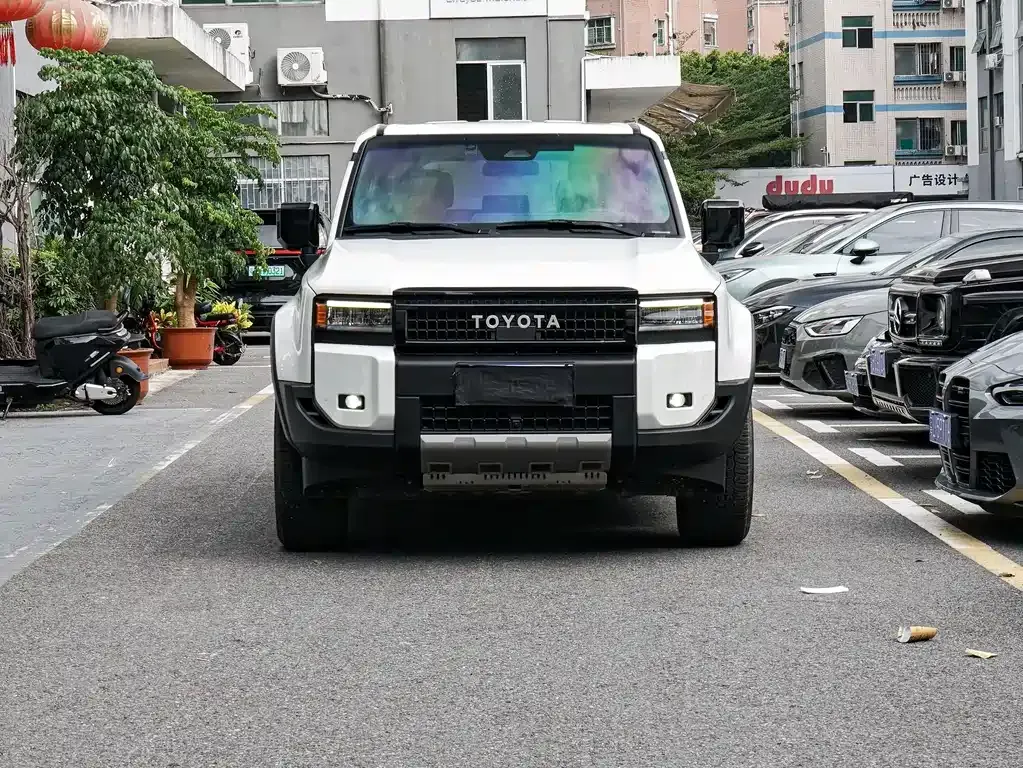 Toyota Prado — фото 10