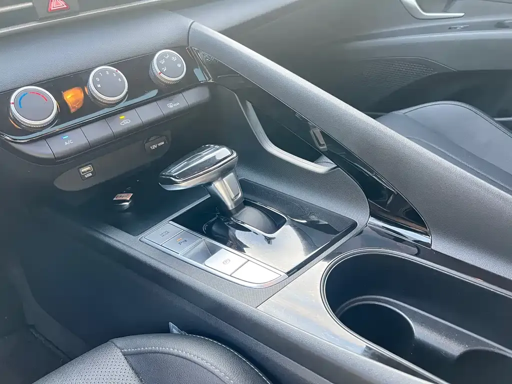 Hyundai Elantra — фото 3