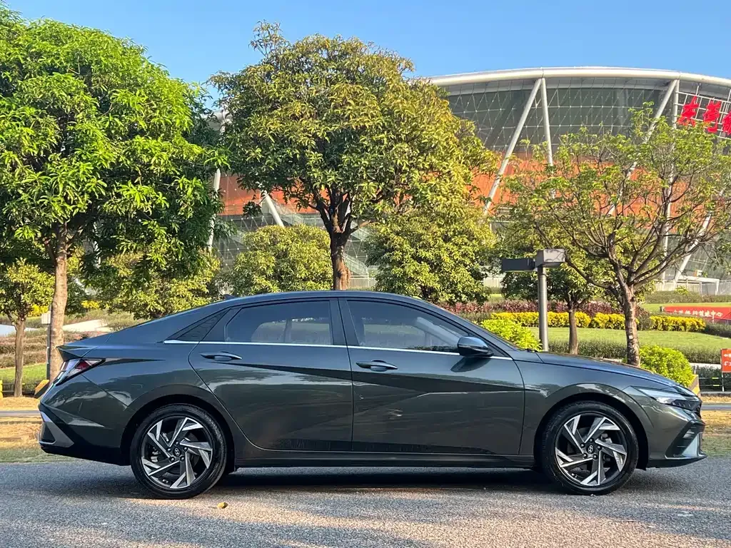 Hyundai Elantra — фото 7