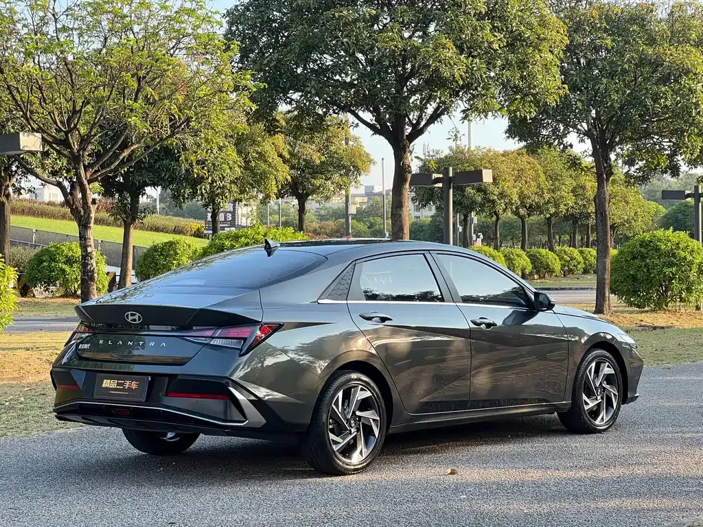 Hyundai Elantra — фото 10