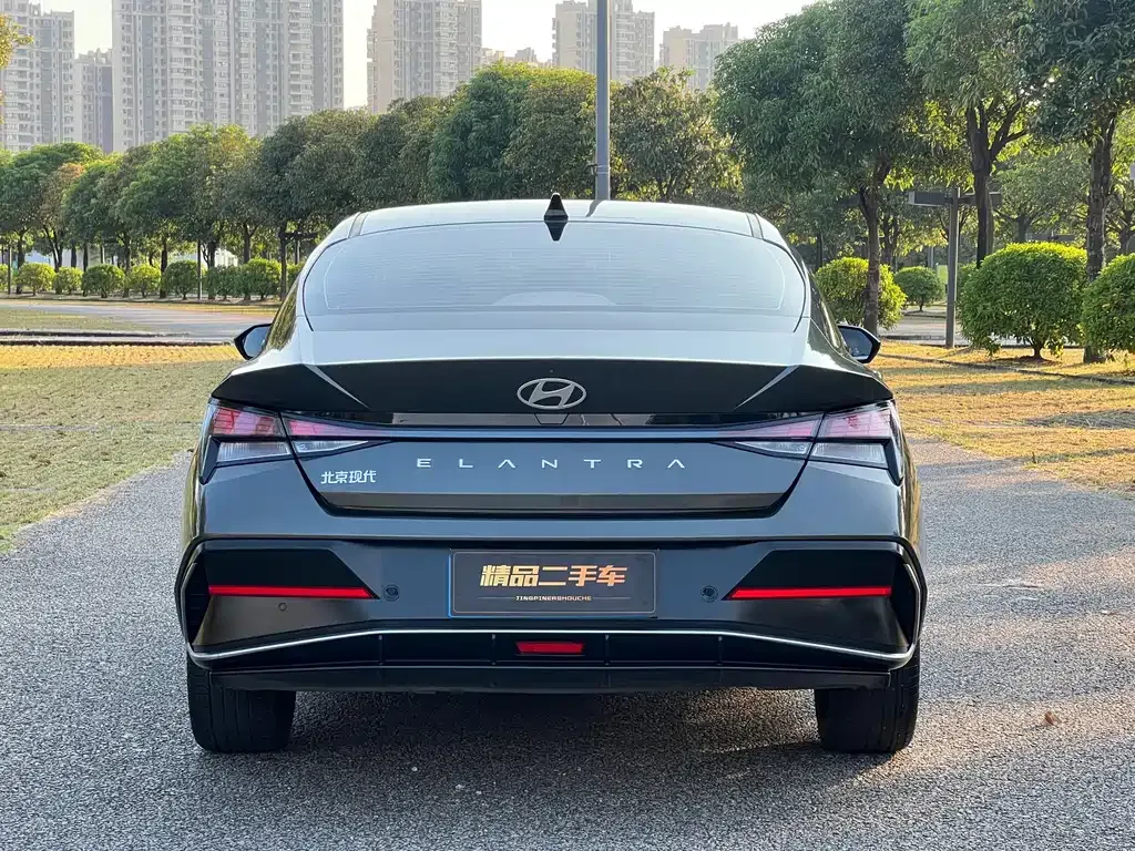Hyundai Elantra — фото 4