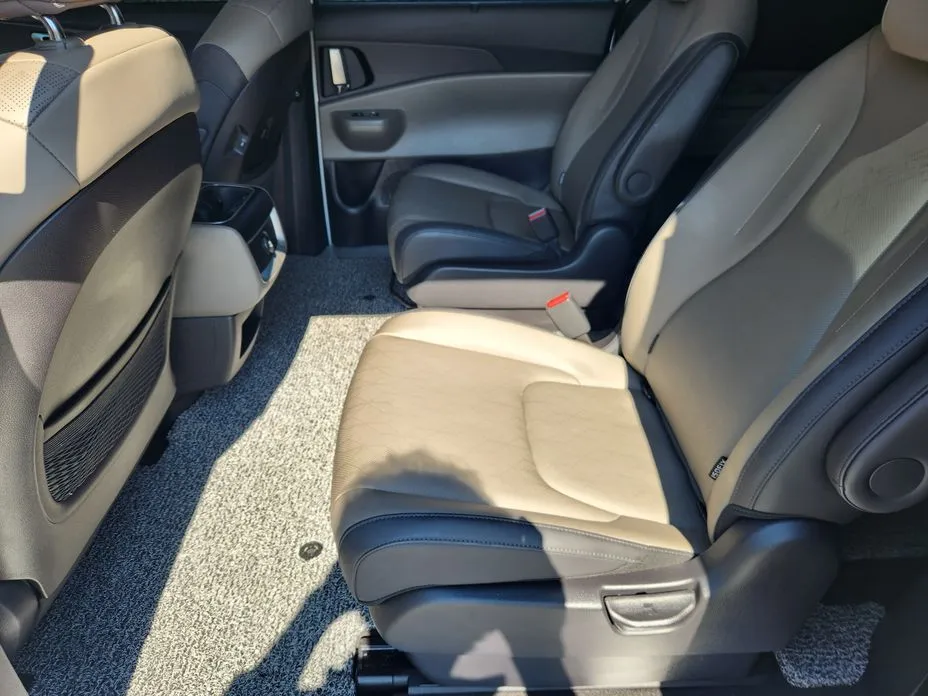 Kia Carnival — фото 10