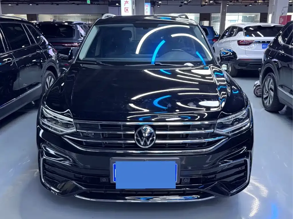 Volkswagen Tiguan L — фото 7