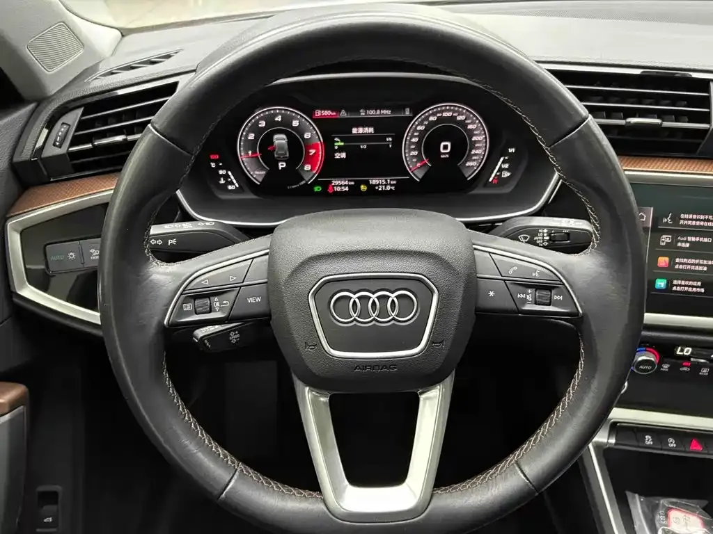 Audi Q3 — фото 10