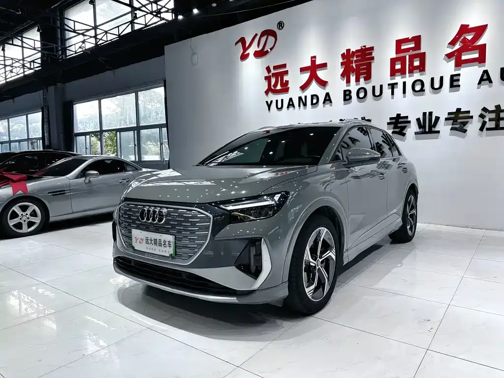 Audi Q4 e-tron — фото 1
