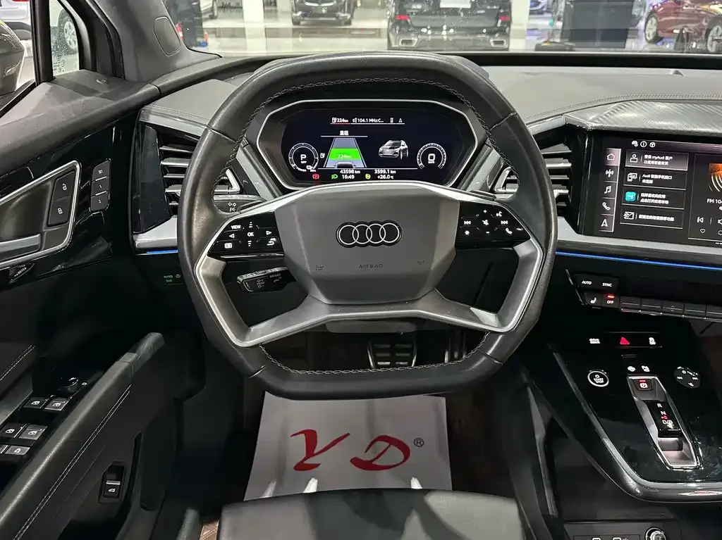 Audi Q4 e-tron — фото 4