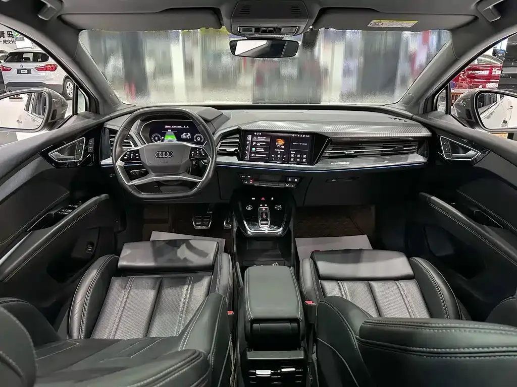 Audi Q4 e-tron — фото 2