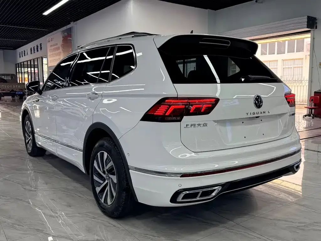 Volkswagen Tiguan L PHEV — фото 10