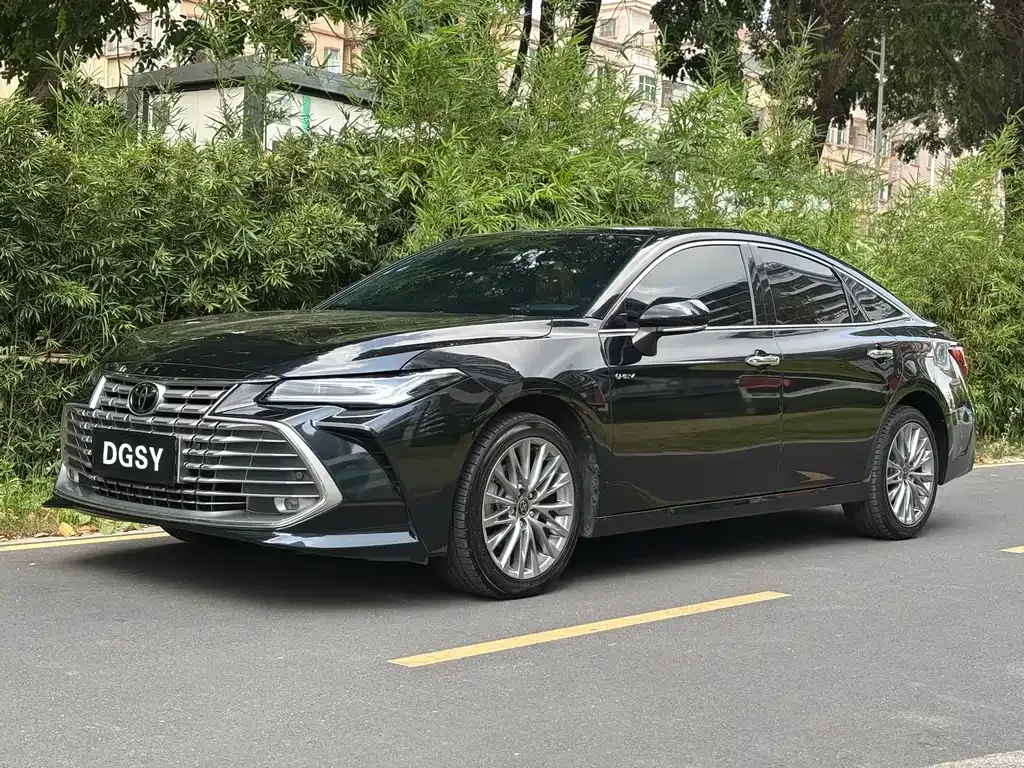 Toyota Avalon — фото 1