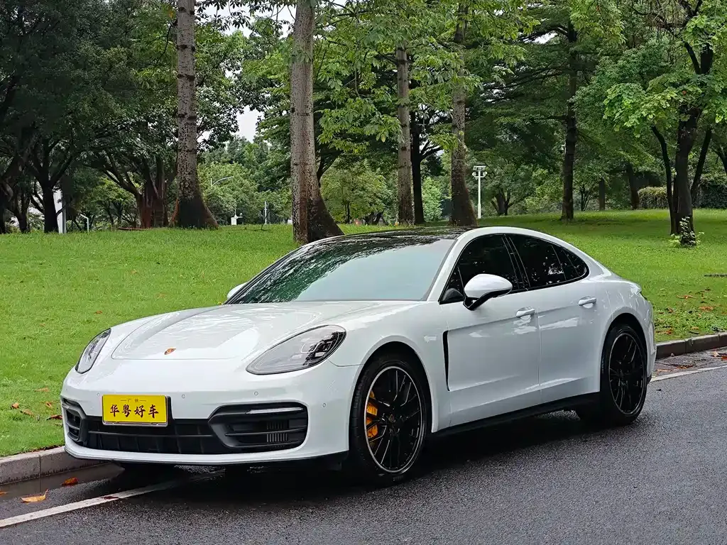 Porsche Panamera — фото 1