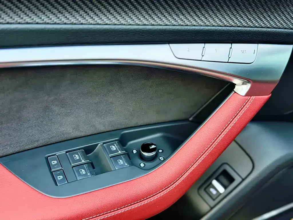 Audi A7L — фото 7