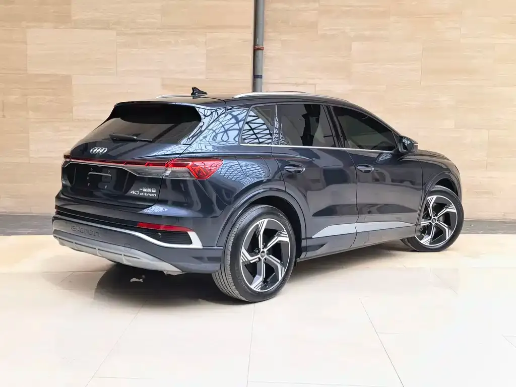 Audi Q4 e-tron — фото 6